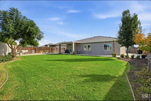 a view of house with a garden