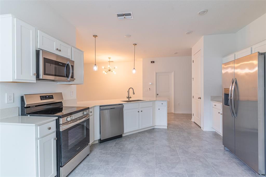 628 Reggie Road Winter Haven, FL 33859 - Photo 4 of 37