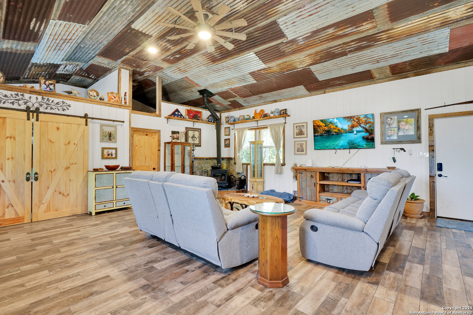 125 Valencia Drive Kerrville, TX 78028 - Photo 2 of 47