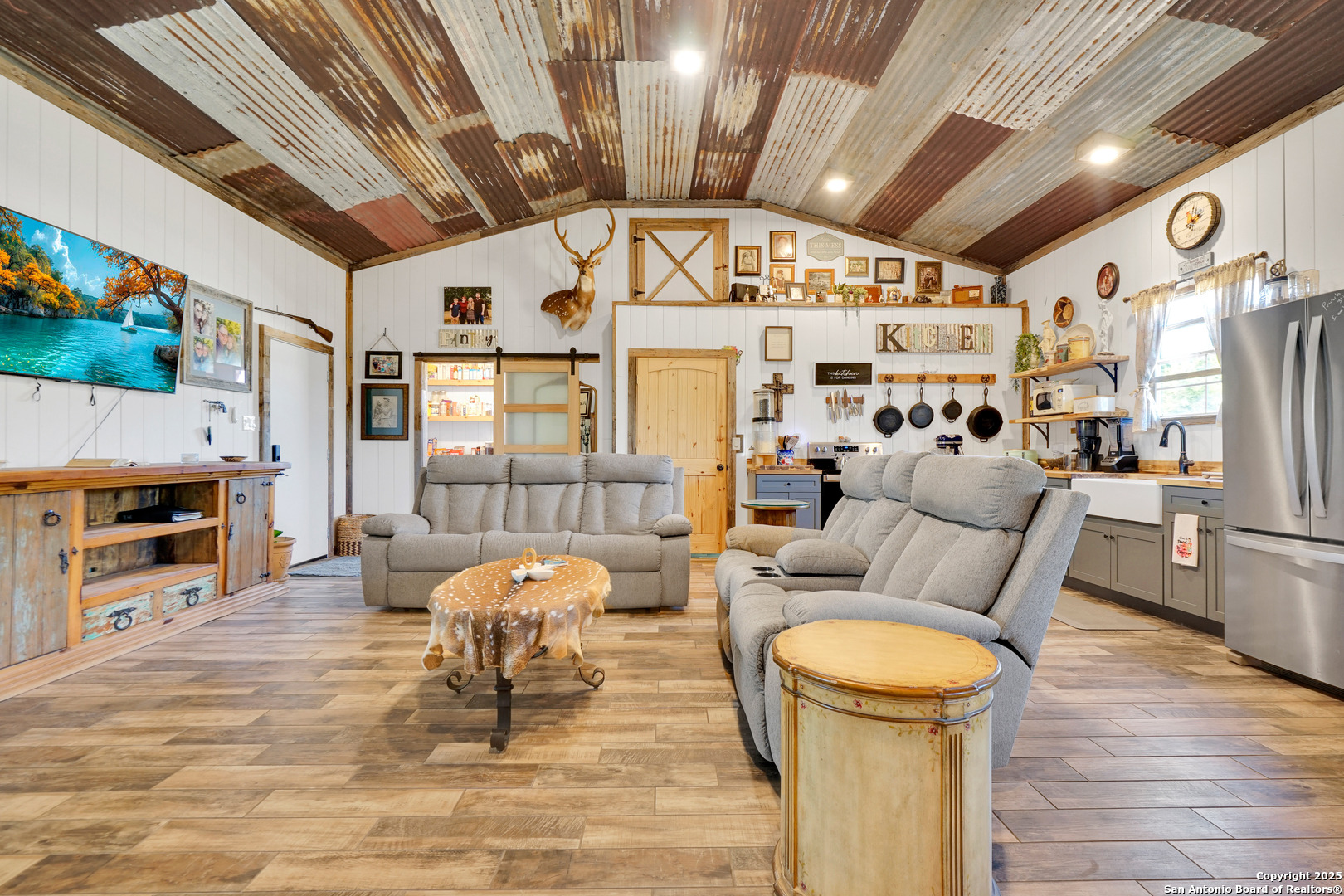 125 Valencia Drive Kerrville, TX 78028 - Photo 4 of 47