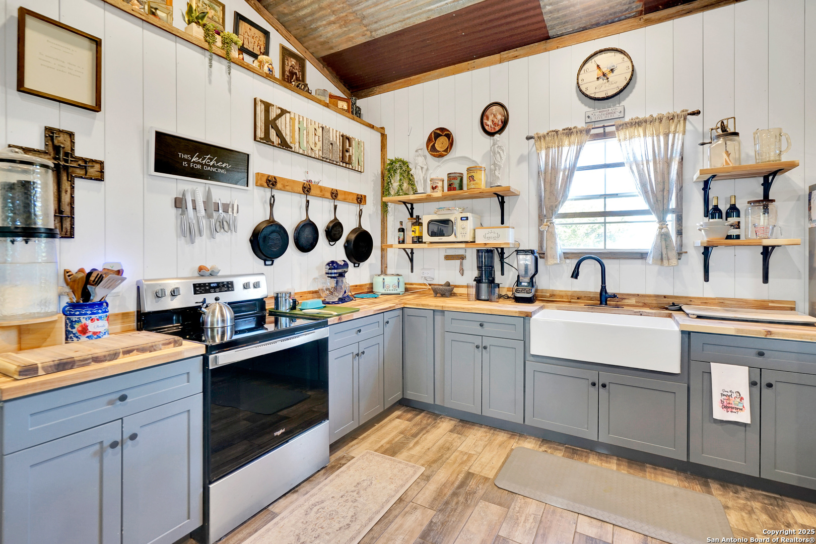 125 Valencia Drive Kerrville, TX 78028 - Photo 5 of 47