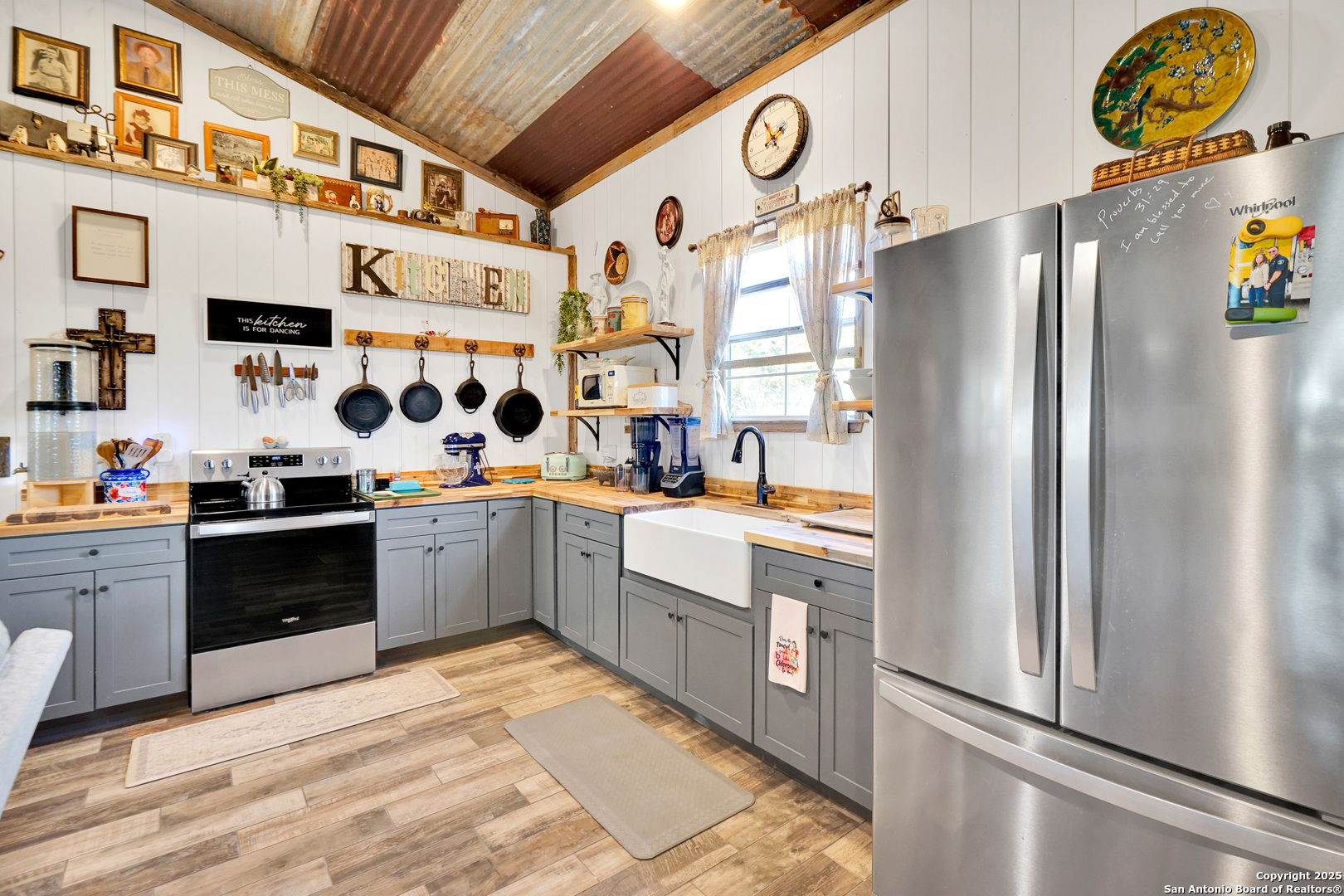 125 Valencia Drive Kerrville, TX 78028 - Photo 6 of 47