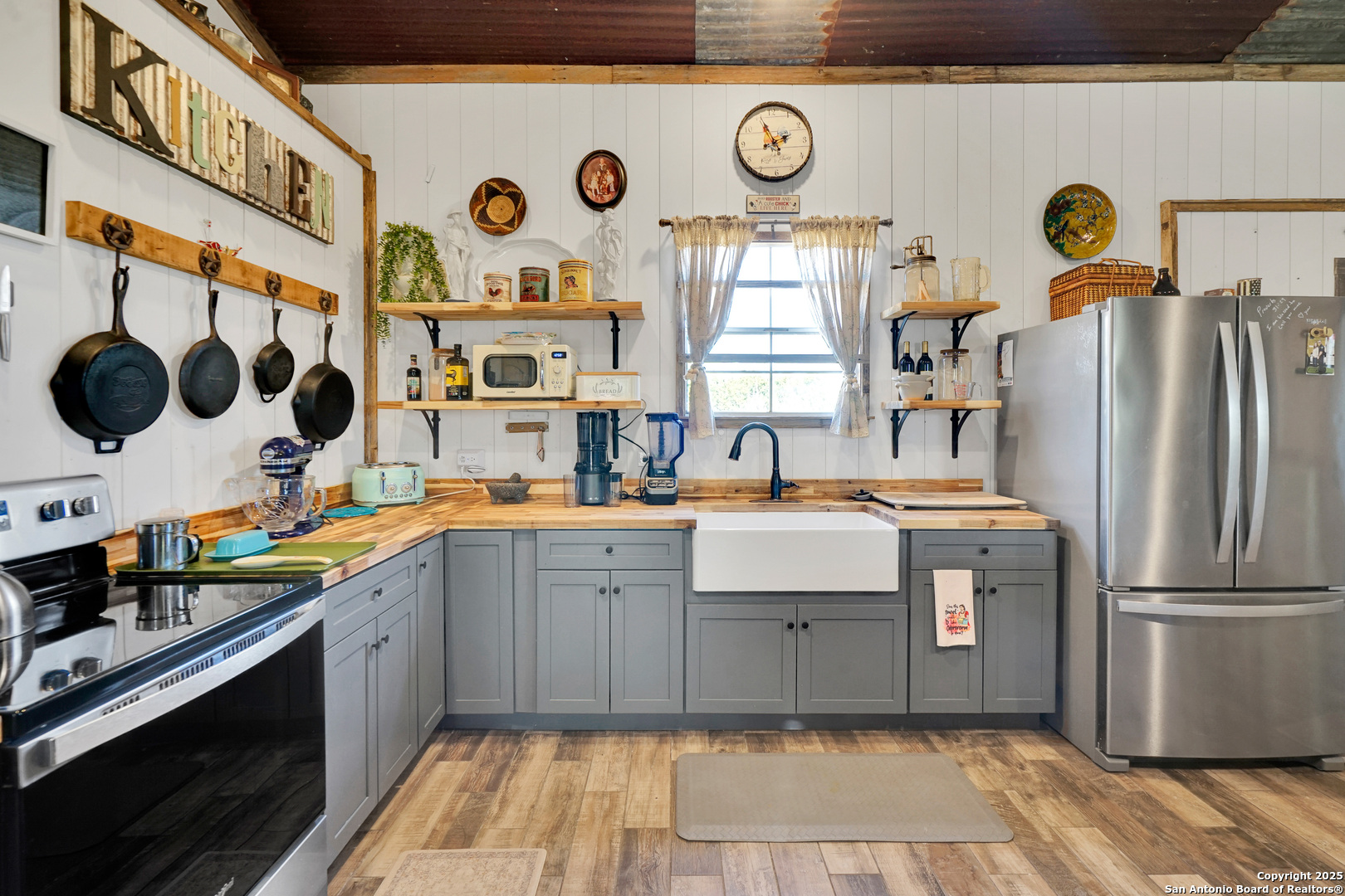 125 Valencia Drive Kerrville, TX 78028 - Photo 7 of 47