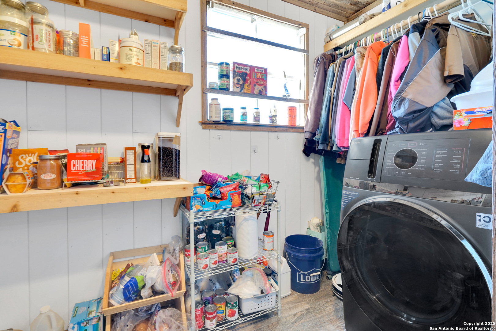 125 Valencia Drive Kerrville, TX 78028 - Photo 8 of 47