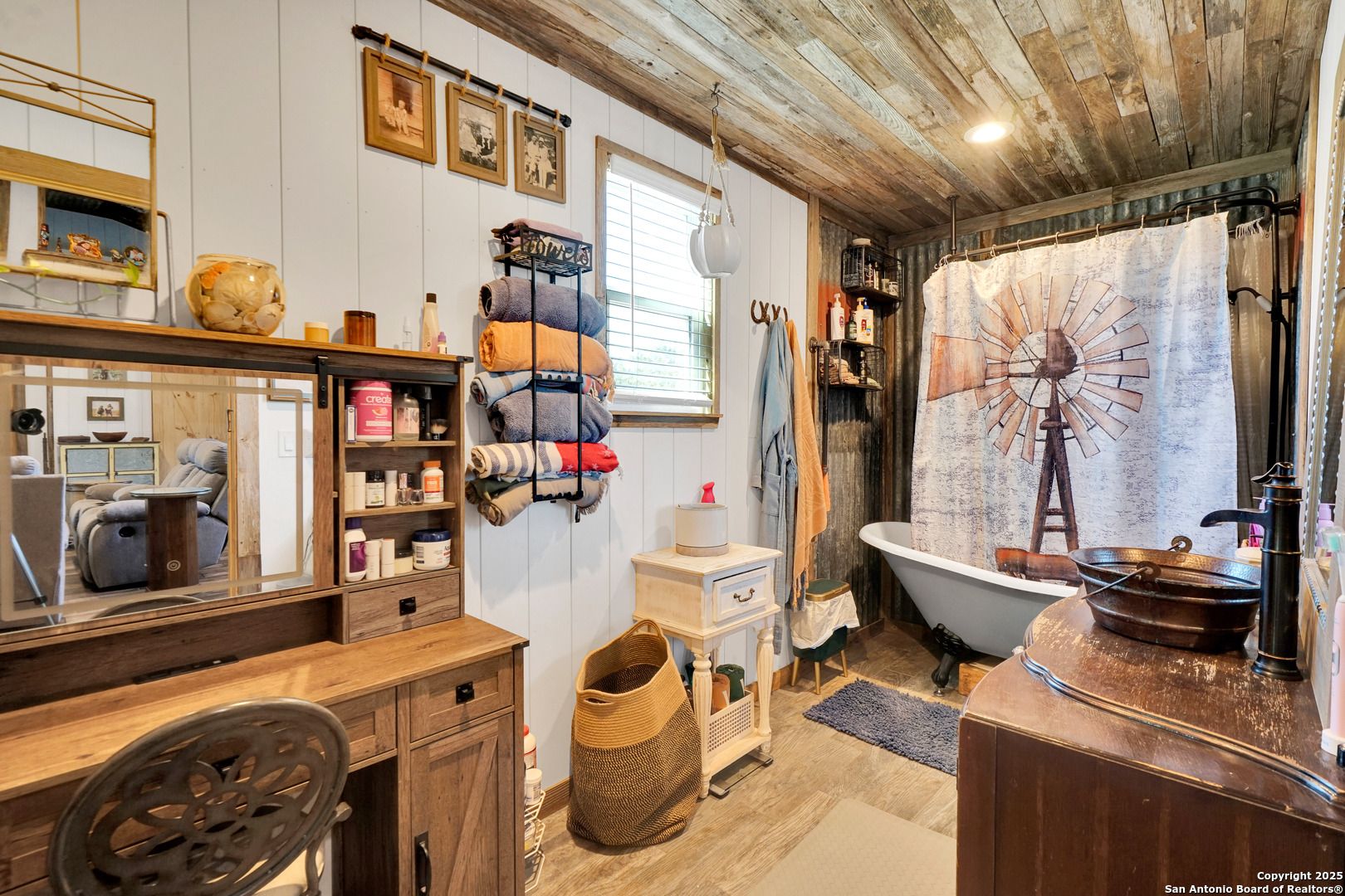 125 Valencia Drive Kerrville, TX 78028 - Photo 9 of 47