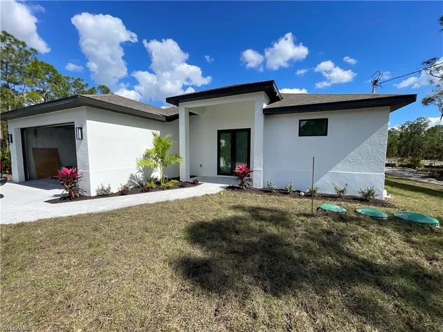 $395,000 | 829 Gillian Avenue, Lehigh Acres, FL 33974