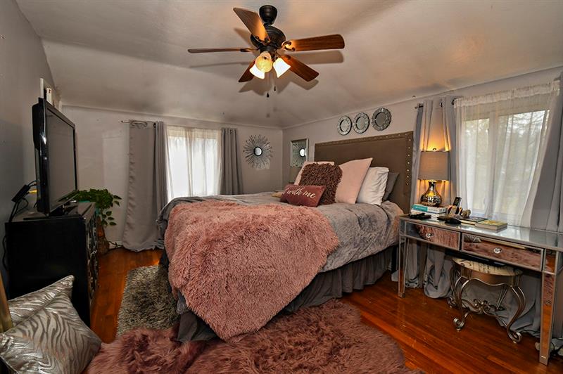 163 Ritzland Road Pittsburgh, PA 15235 - Photo 13 of 19 Gallery Image 13