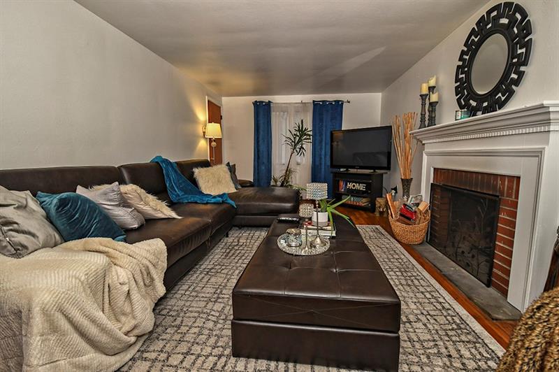 163 Ritzland Road Pittsburgh, PA 15235 - Photo 4 of 19 Gallery Image 4