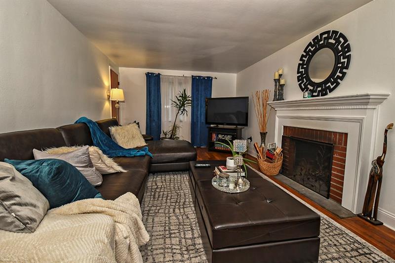 163 Ritzland Road Pittsburgh, PA 15235 - Photo 5 of 19 Gallery Image 5