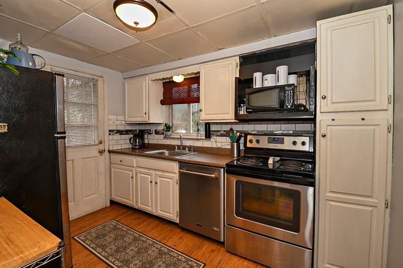 163 Ritzland Road Pittsburgh, PA 15235 - Photo 6 of 19 Gallery Image 6