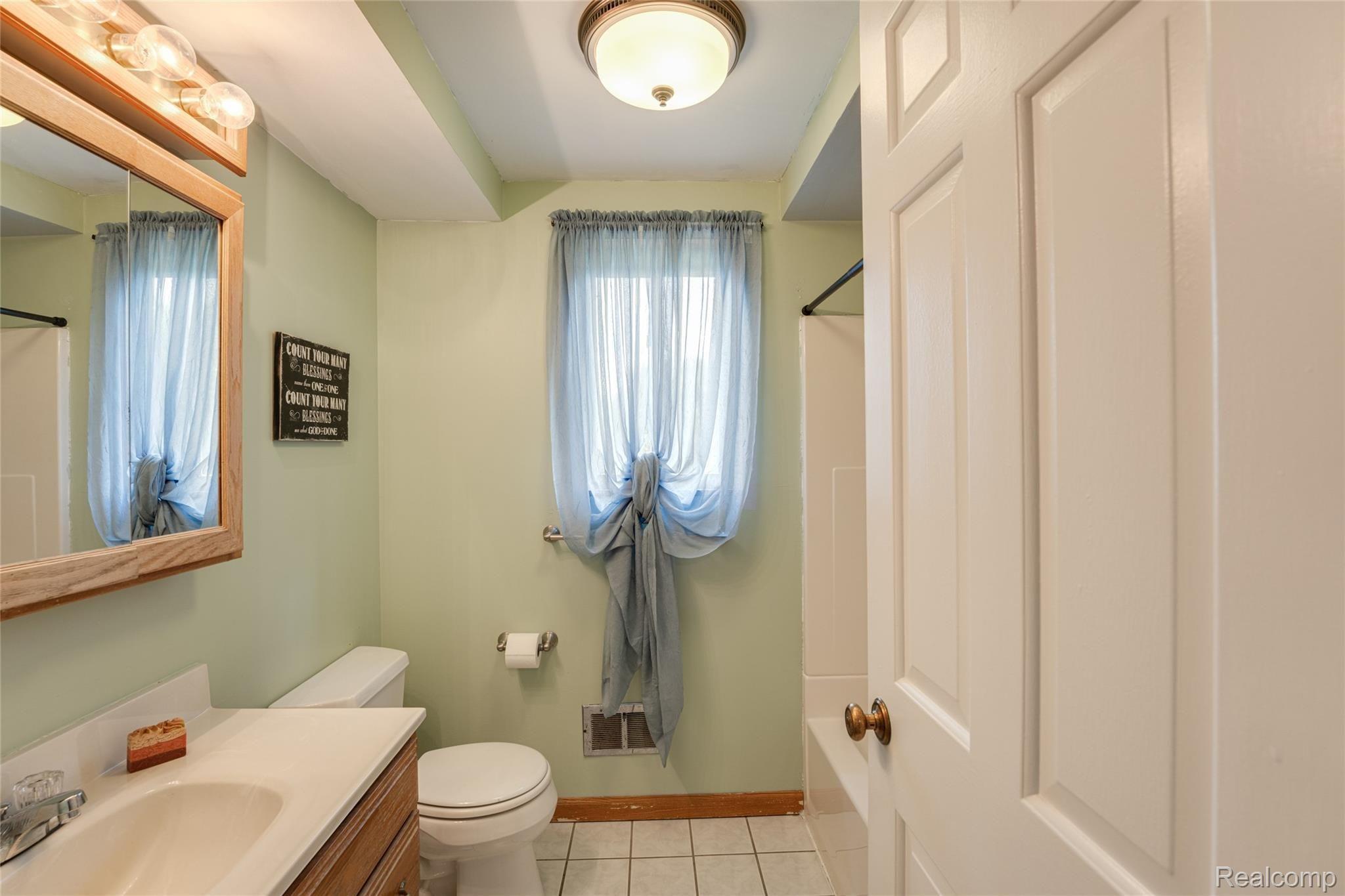 8220 Holcomb Road Clarkston, MI 48348 - Photo 26 of 31 FA5AFAC9-E53F-47AD-8C98-1A8C83582F30.jpeg
