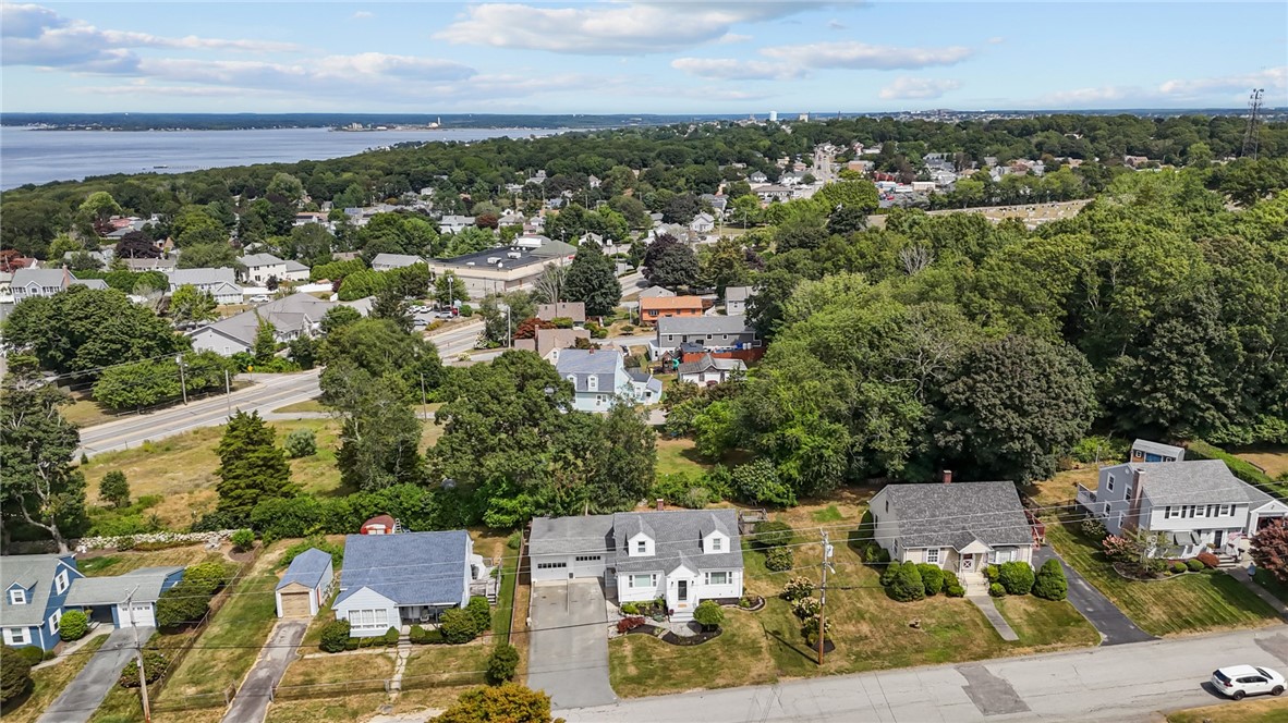 40 Hambly Road Tiverton, RI 02878 - Photo 2 of 30