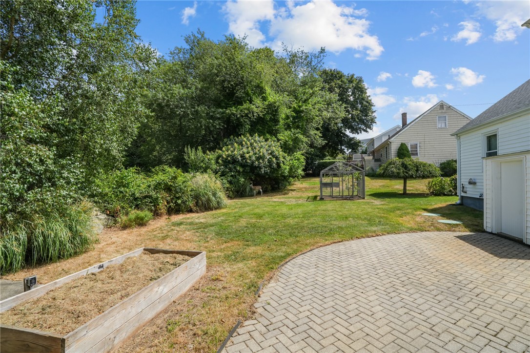 40 Hambly Road Tiverton, RI 02878 - Photo 8 of 30