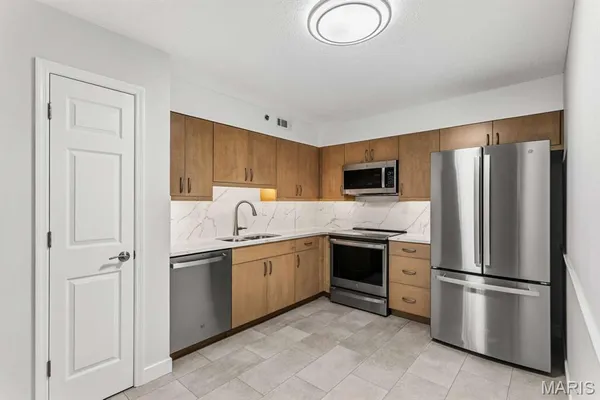 $239,500 | 918 Hanna Pl Court, Unit F, Manchester, MO 63021