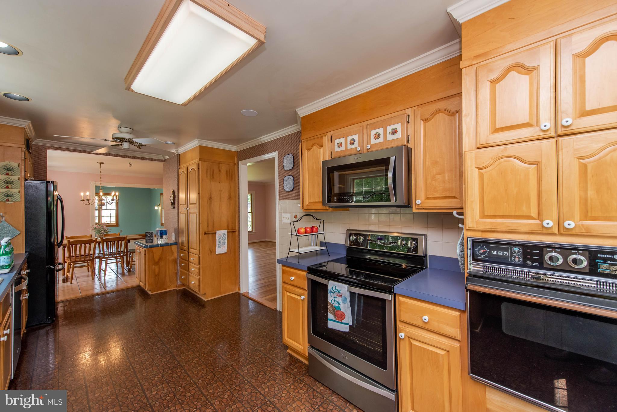 1496 Long Point Road Pasadena, MD 21122 - Photo 17 of 56 Kitchen