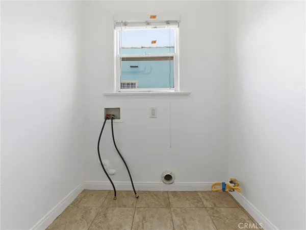$729,950 | 2042 West 75th Street, Los Angeles, CA 90047