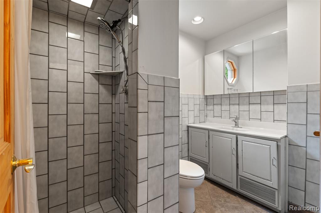 38481 Riverside Drive Clinton Township, MI 48036 - Photo 31 of 49 Gallery Image 31