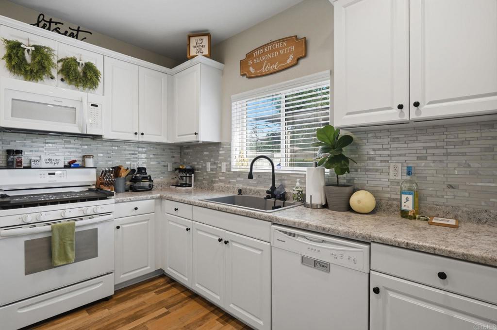 35302 Brown Galloway Lane Fallbrook, CA 92028 - Photo 12 of 32