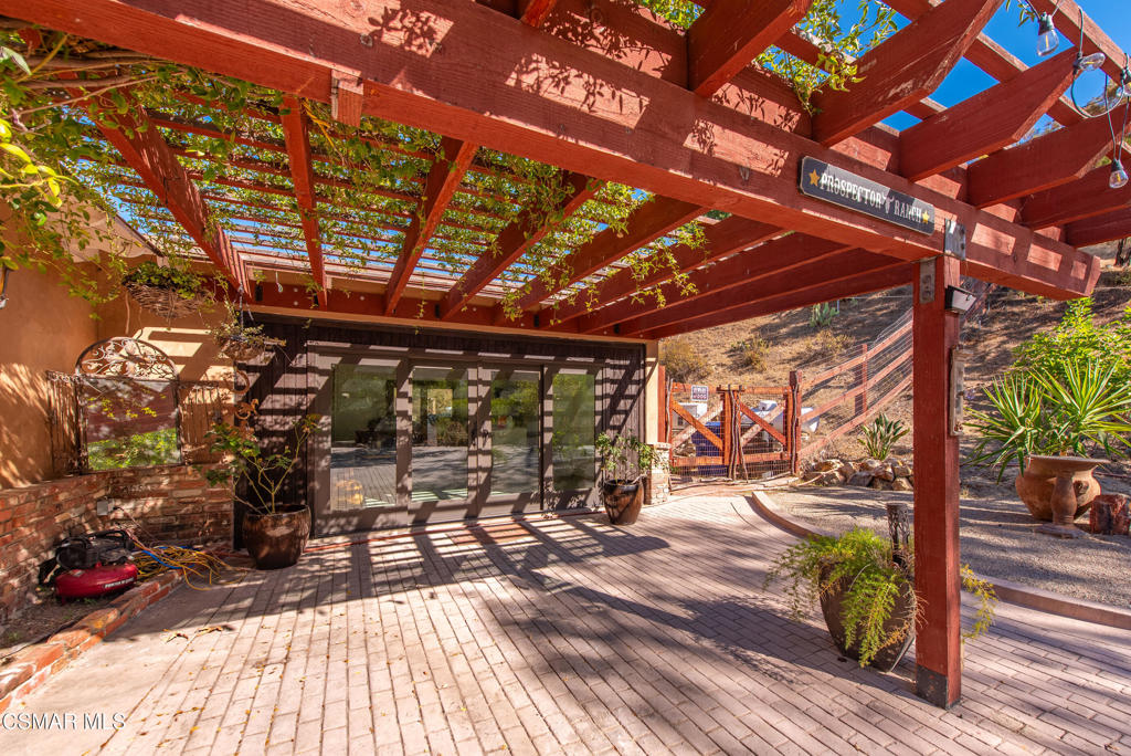 356 East Carlisle Road Thousand Oaks, CA 91361 - Photo 12 of 74