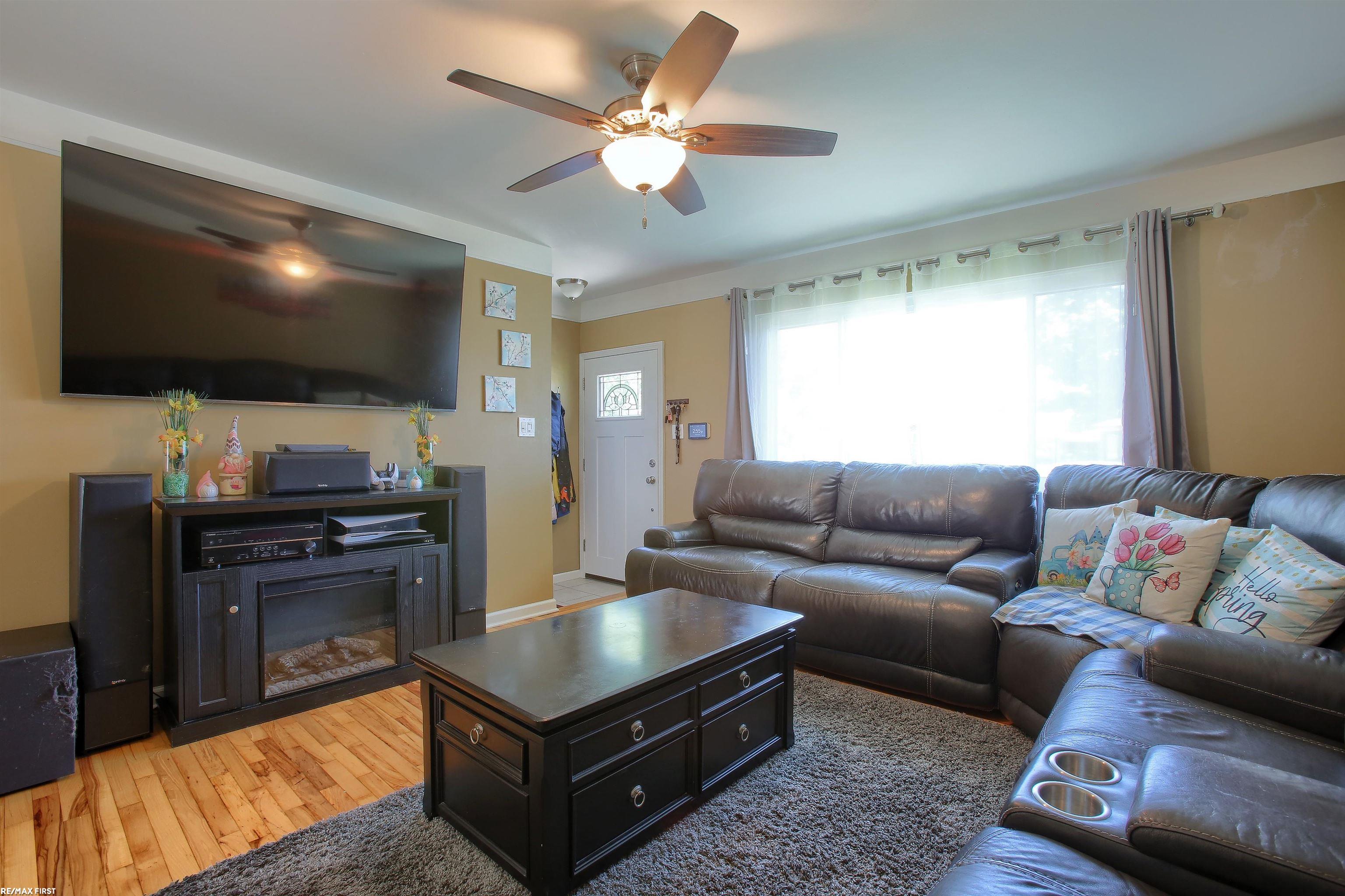 13625 Racine Court Warren, MI 48088 - Photo 10 of 25 50110476-10.JPG
