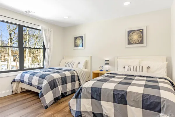 $10,000 | 1745 Stars Road, East Marion, NY 11939