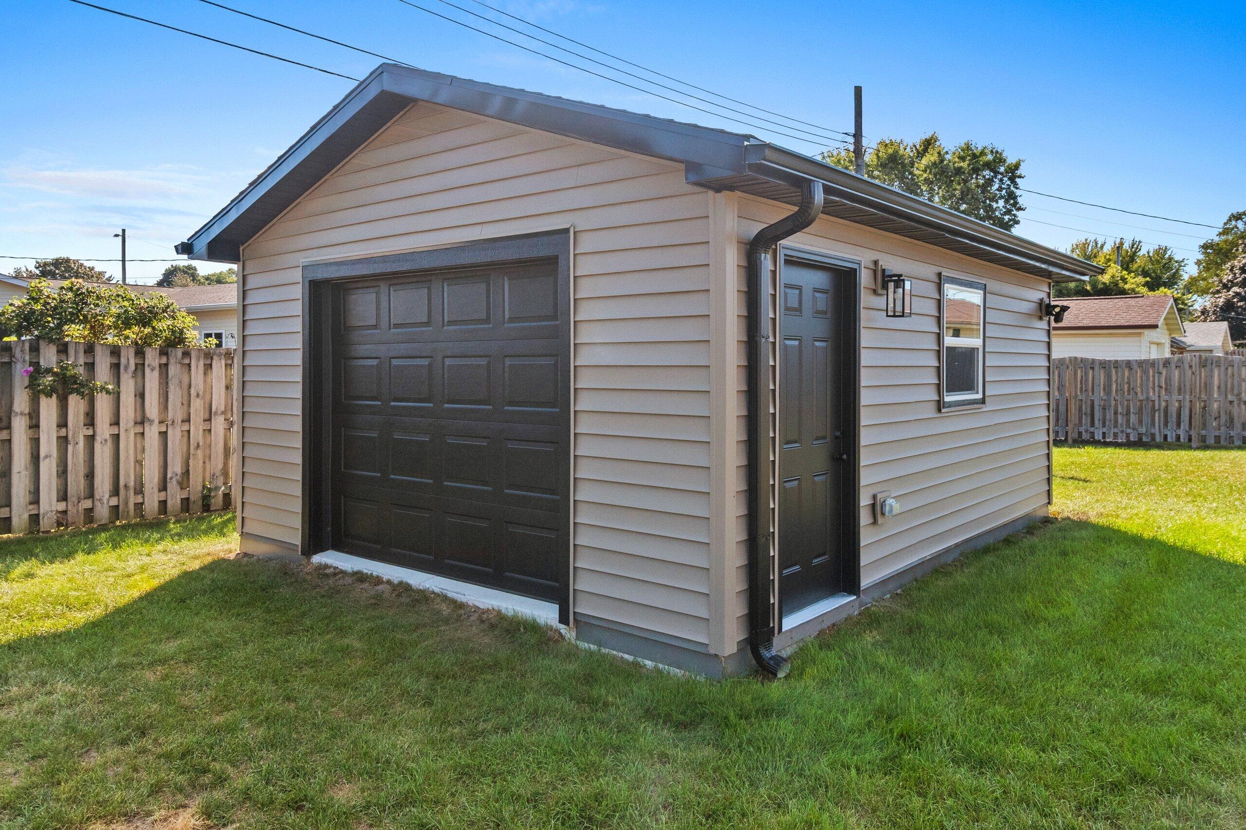 2811 39th Street Two Rivers, WI 54241 - Photo 40 of 51 011-281139thStreet-TwoRivers-WI-54241-SM