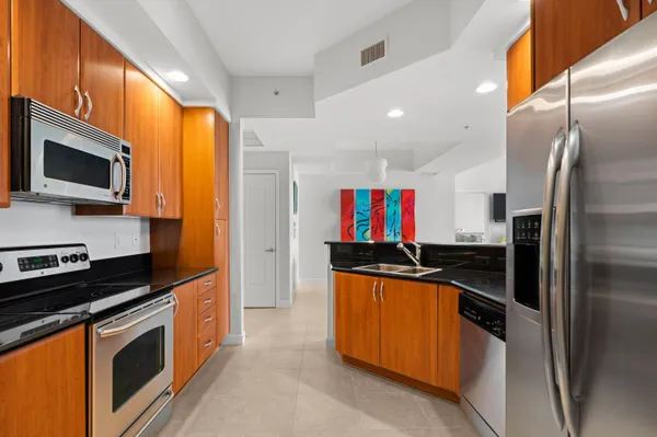 $10,000 | 801 South Olive Avenue, Unit 1417, West Palm Beach, FL 33401