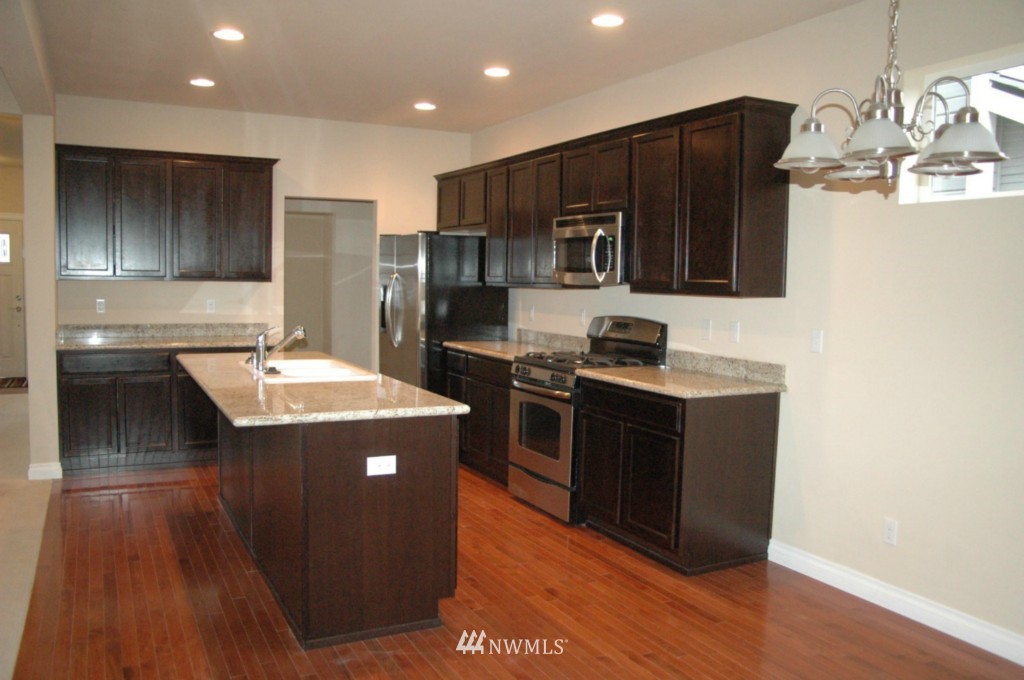 1516 North Brooks Street Renton, WA 98057 - Photo 4 of 15 Gallery Image 4