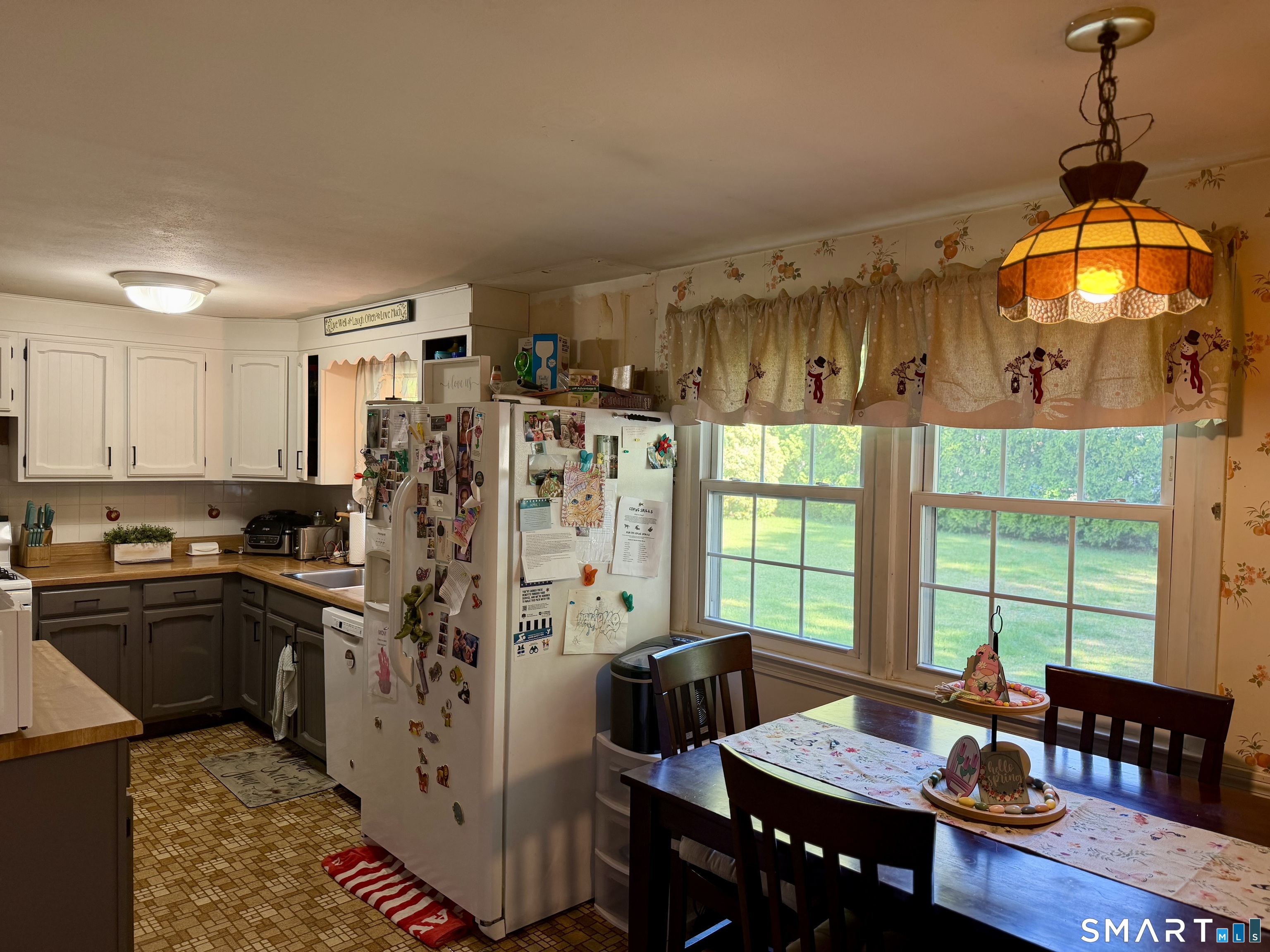314 South Elm Street Windsor Locks, CT 06096 - Photo 2 of 15