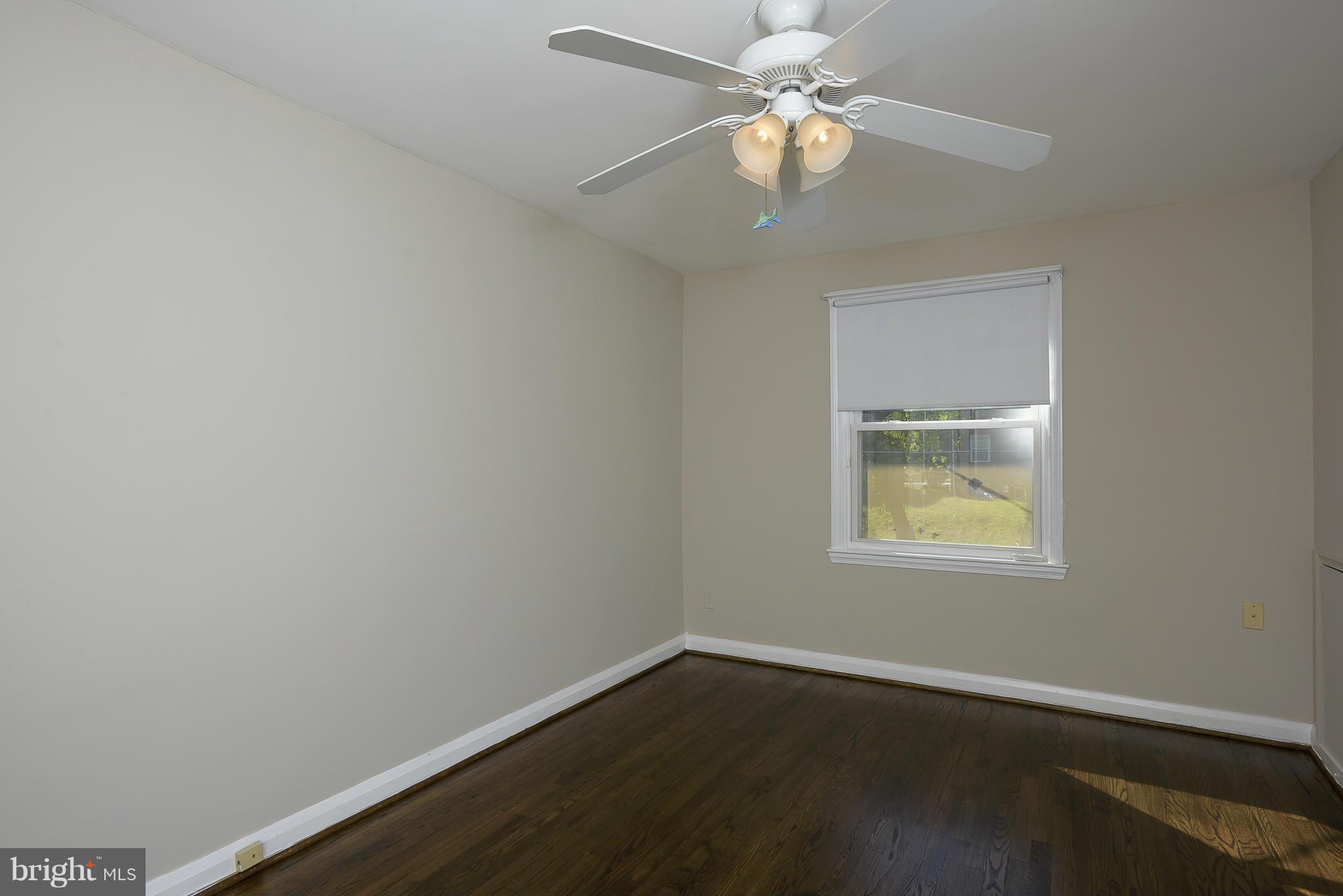 5496 Oakland Road Baltimore, MD 21227 - Photo 12 of 21 Bedroom