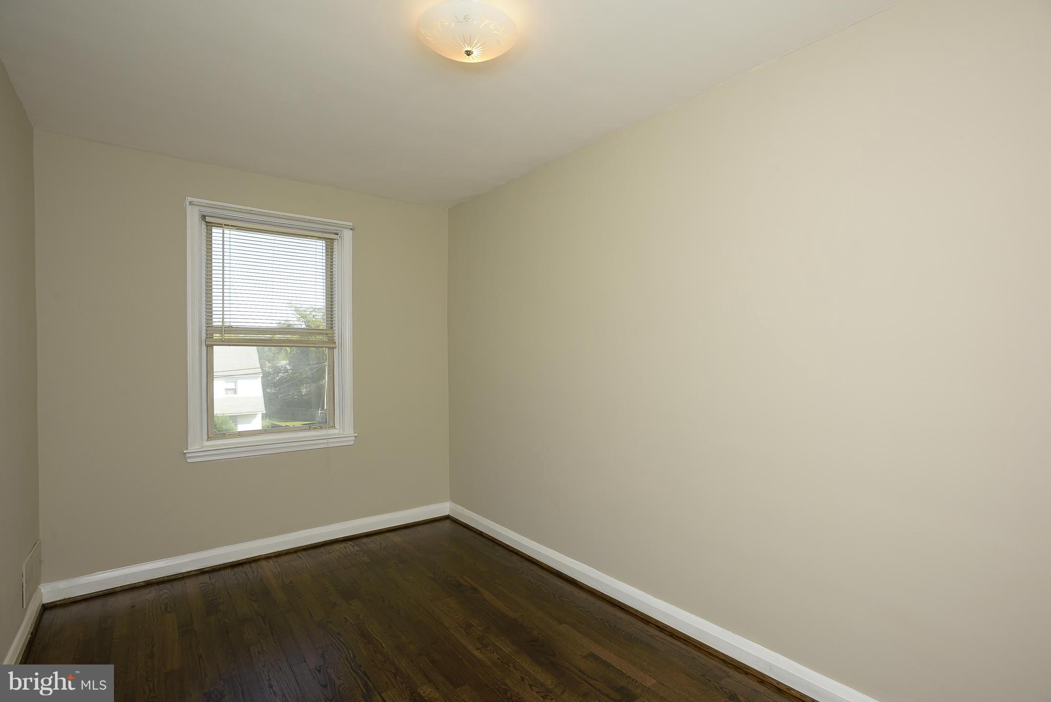 5496 Oakland Road Baltimore, MD 21227 - Photo 14 of 21 Bedroom