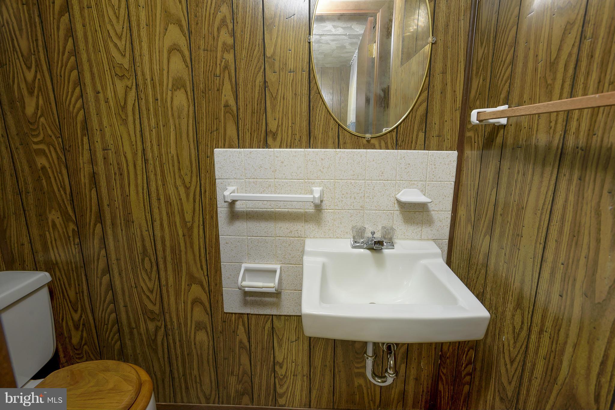 5496 Oakland Road Baltimore, MD 21227 - Photo 18 of 21 Bath