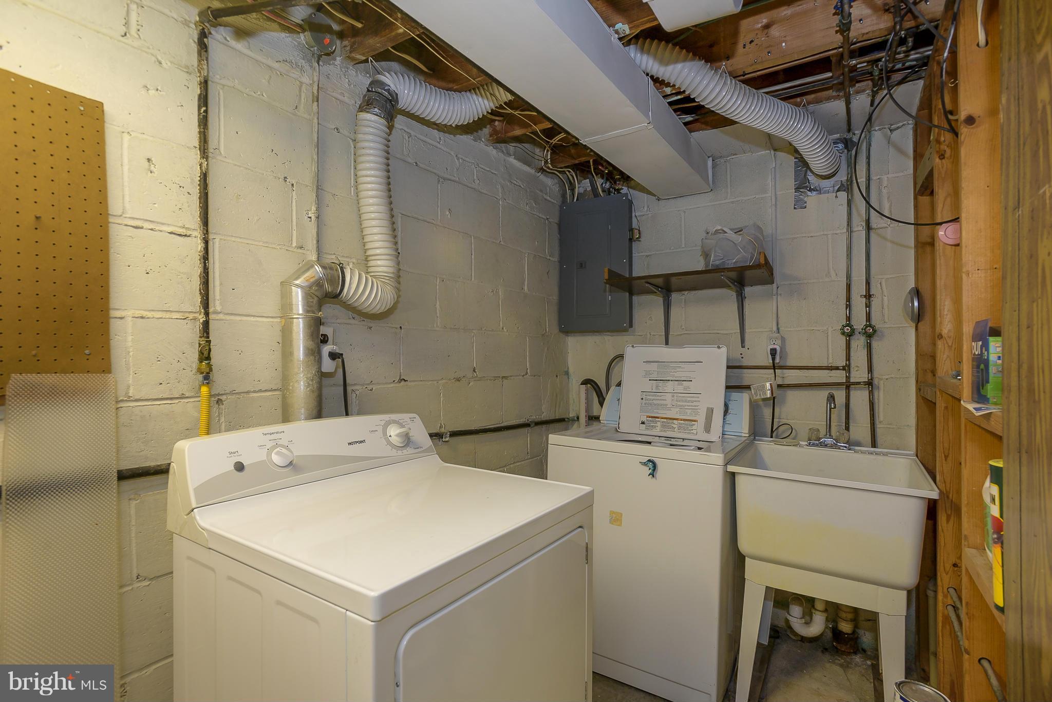 5496 Oakland Road Baltimore, MD 21227 - Photo 19 of 21 Interior (General)
