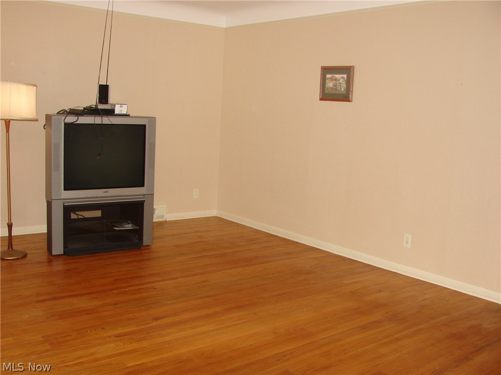 1581 Lander Road Cleveland, OH 44124 - Photo 10 of 25