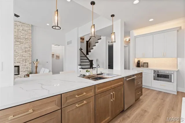 $849,900 | 402 Spears Street, St. Louis, MO 63127