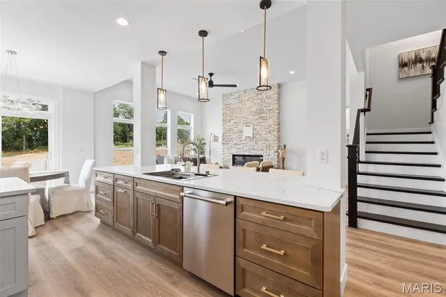 $849,900 | 402 Spears Street, St. Louis, MO 63127