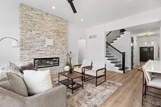 $849,900 | 402 Spears Street, St. Louis, MO 63127