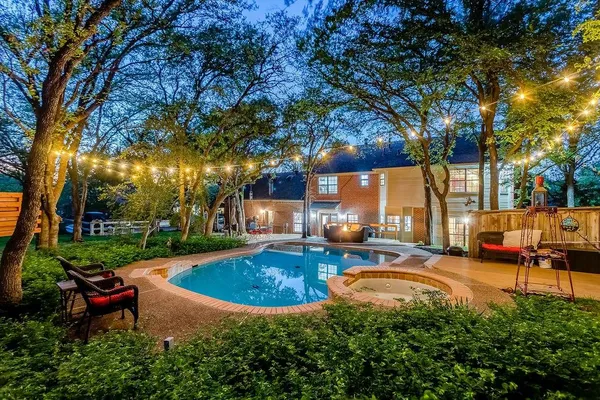 $900,000 | 140 Creekside Drive, Double Oak, TX 75077