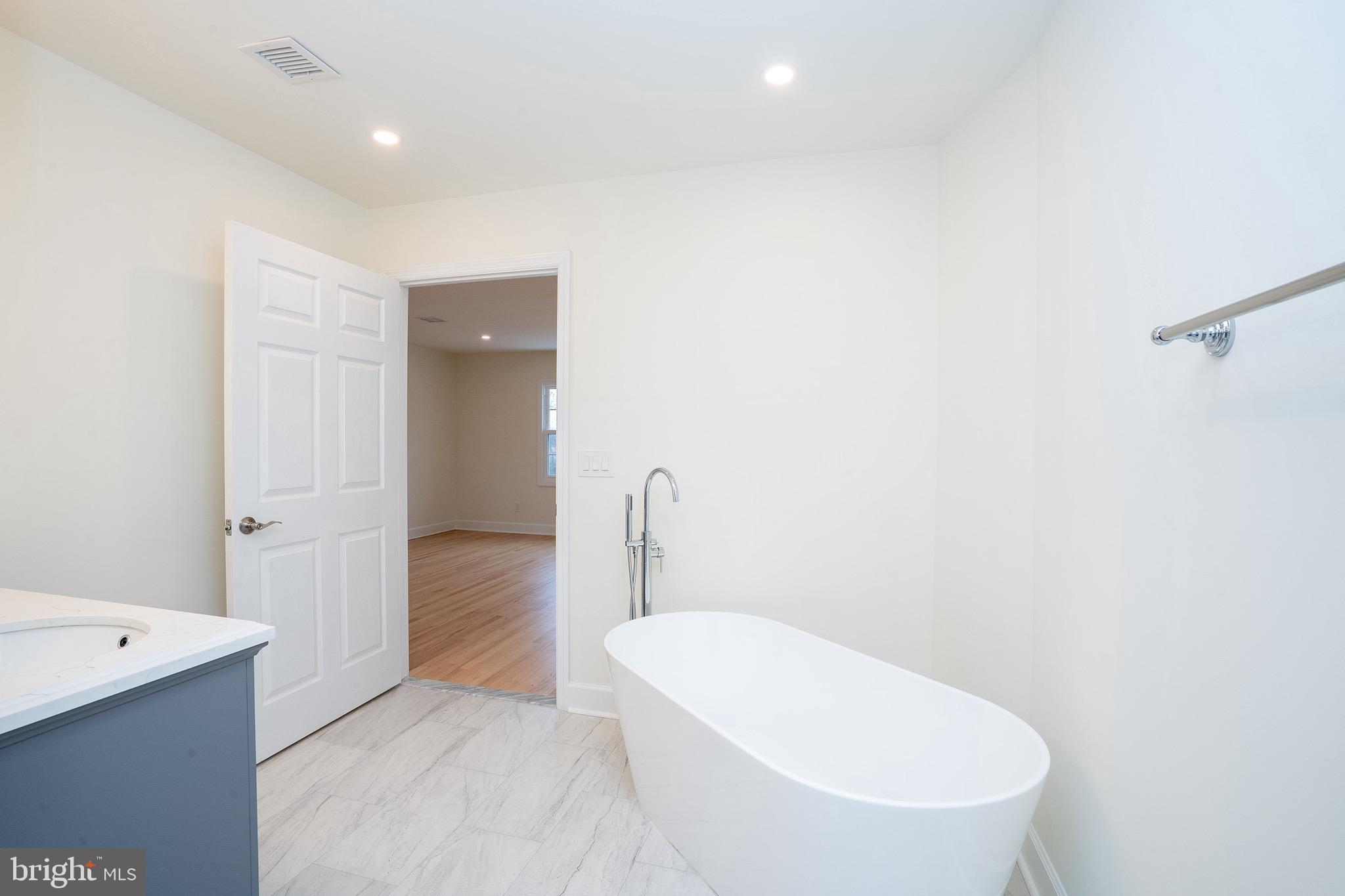 150 Windsor Road Robbinsville, NJ 08691 - Photo 44 of 60 Primary Bathroom En-suite