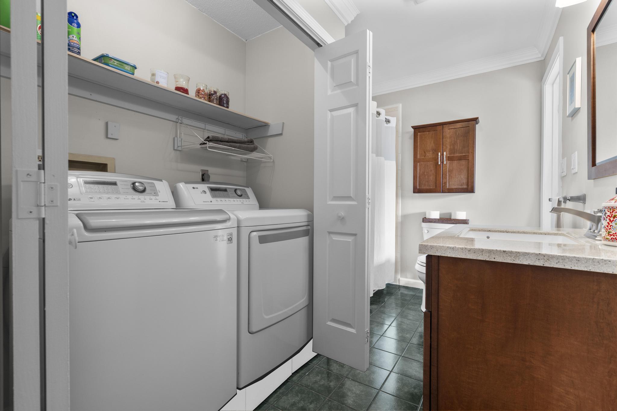 26 Summit Street, Unit 26 Derby, CT 06418 - Photo 31 of 35 a utility room with dryer and washer