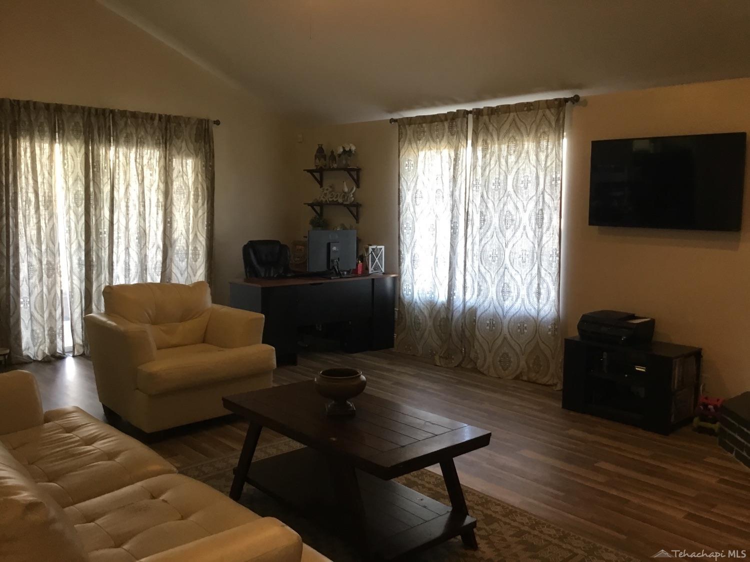 21718 Mid Way Tehachapi, CA 93561 - Photo 14 of 27 Gallery Image 14