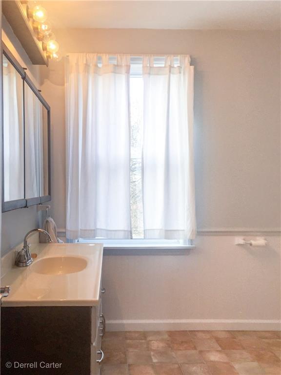 452 Ohio Avenue Rochester, PA 15074 - Photo 15 of 17 Large bathroom