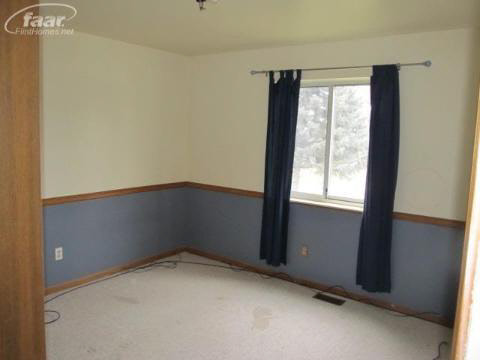 3136 Red Barn Road Flint, MI 48507 - Photo 7 of 15 20132388-6.JPG