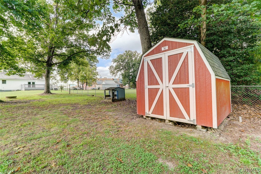 2820 Congress Road North Chesterfield, VA 23237 - Photo 31 of 37 a view of backyard with green space