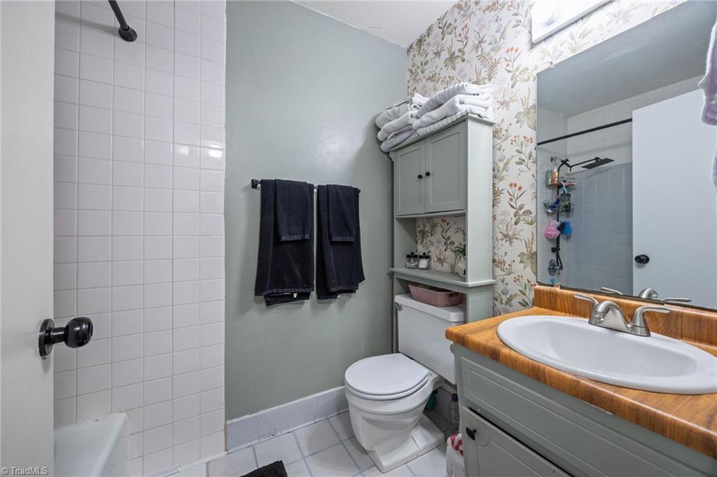 1105 Robinhood Road, Unit F High Point, NC 27262 - Photo 19 of 39