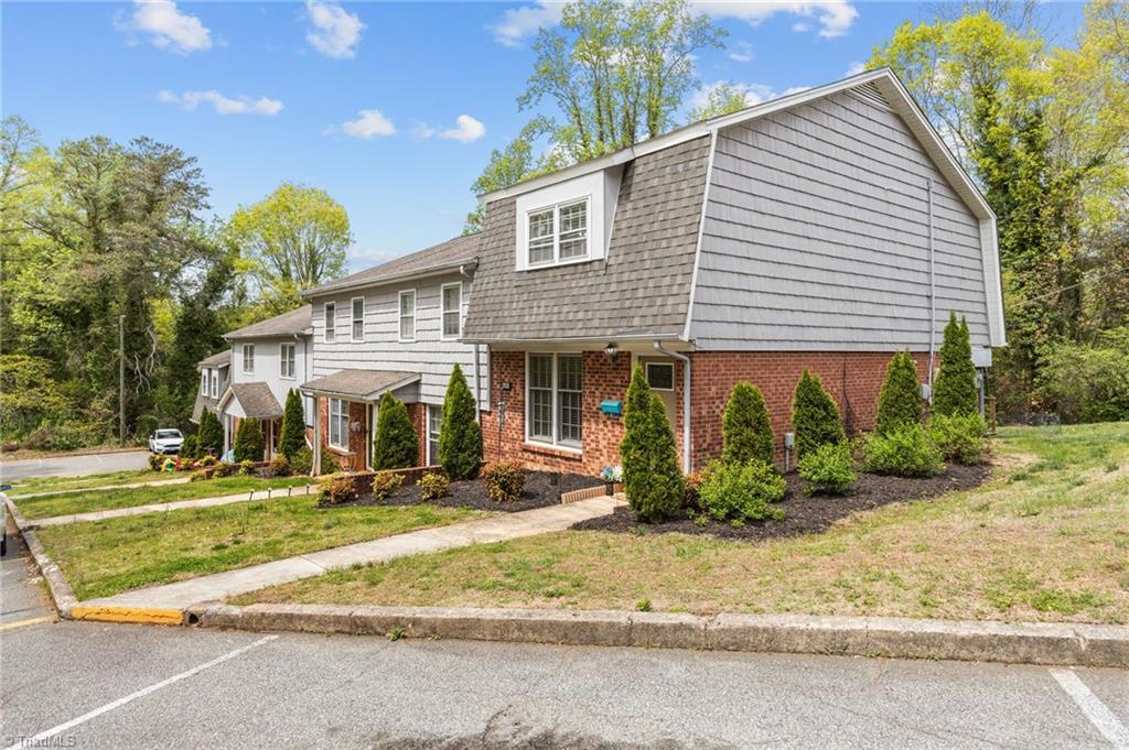 1105 Robinhood Road, Unit F High Point, NC 27262 - Photo 3 of 39