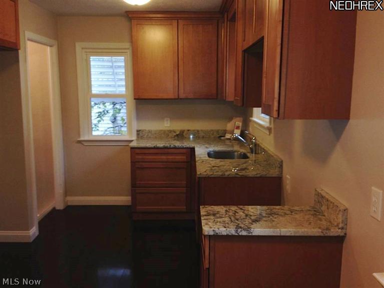 1186 Mayfield Ridge Road Cleveland, OH 44124 - Photo 3 of 10