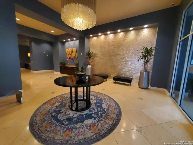 $1,595 | 215 Center Street, Unit 505, San Antonio, TX 78202