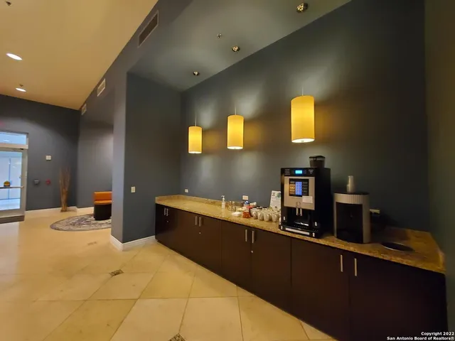 $1,595 | 215 Center Street, Unit 505, San Antonio, TX 78202