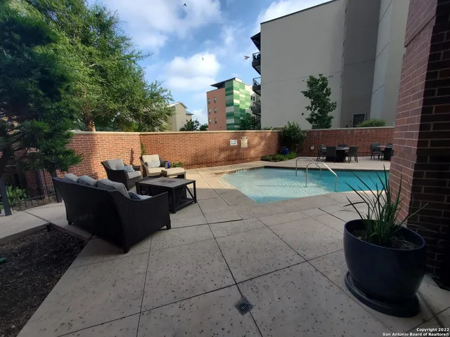 $1,595 | 215 Center Street, Unit 505, San Antonio, TX 78202